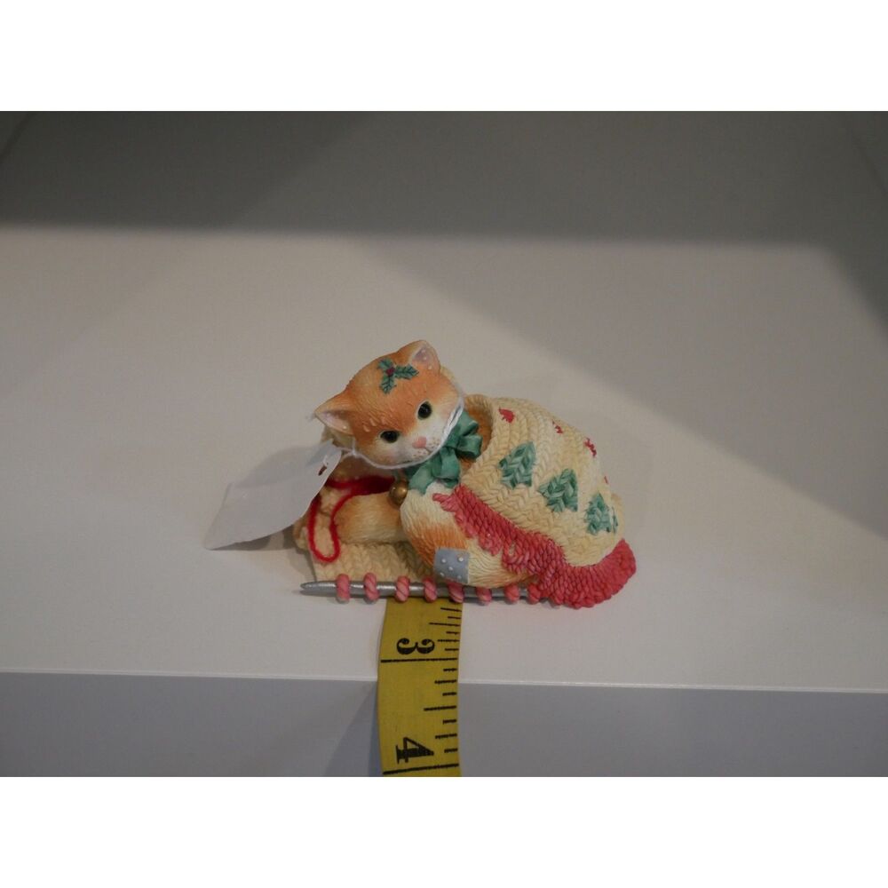 Calico Kittens Friendship Covers the Holidays 1997 Enesco Cat Figurine - Picture 5 of 5
